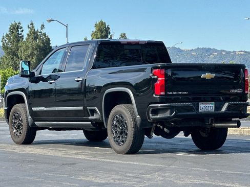 Used 2024 Chevrolet Silverado 2500 High Country w/ High Country Premium Package AWD/4WD image 6