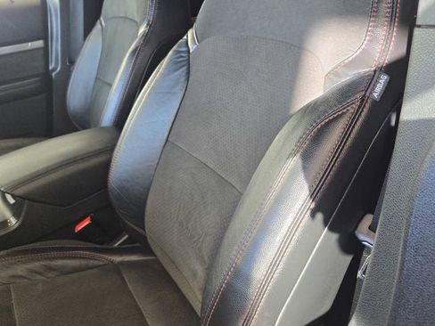 Used 2018 Ford Explorer XLT w/ Equipment Group 202A image 22