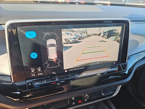 Used 2025 Volkswagen Atlas Cross Sport SE image 22