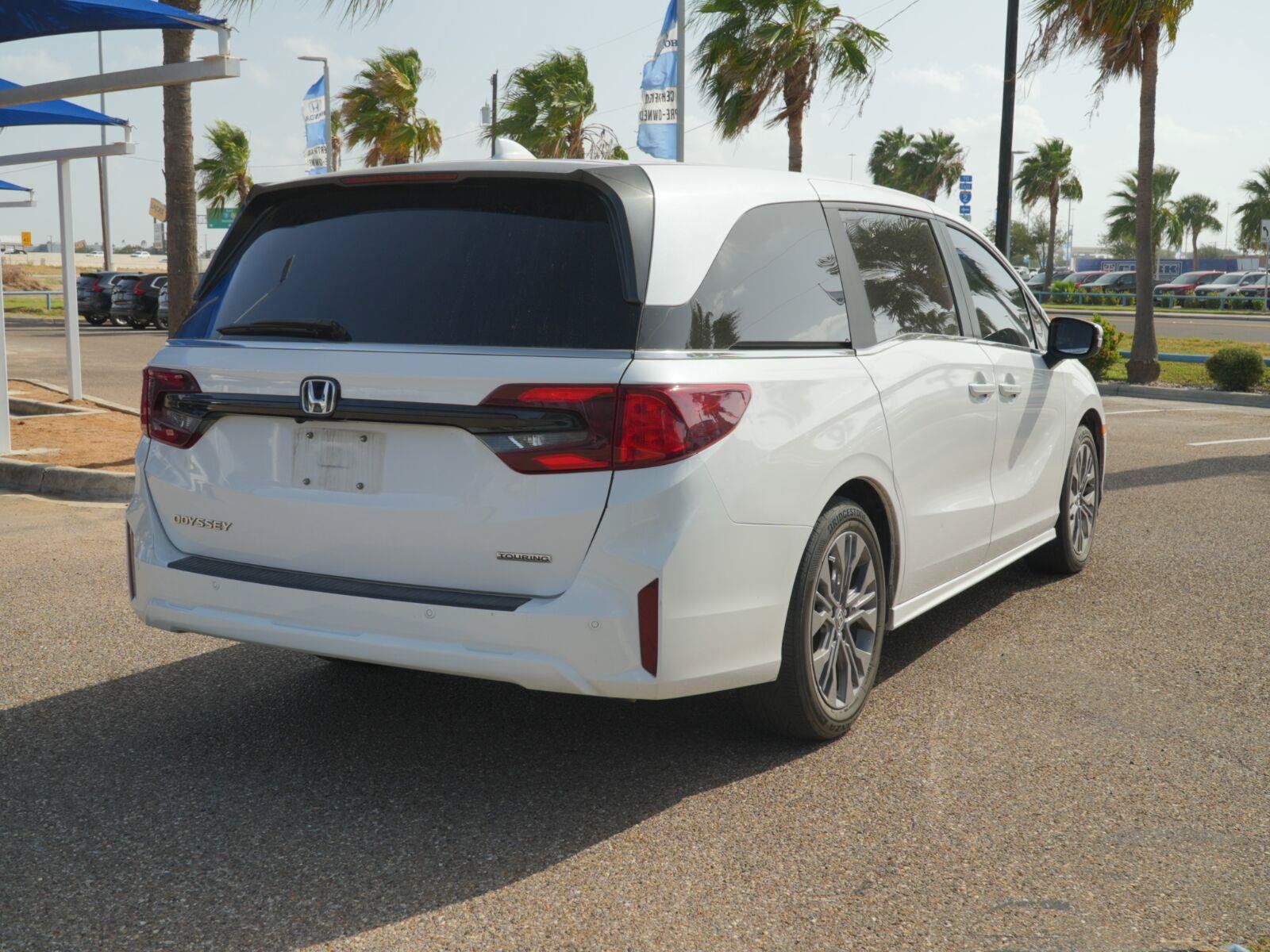 Used 2025 Honda Odyssey Touring image 5