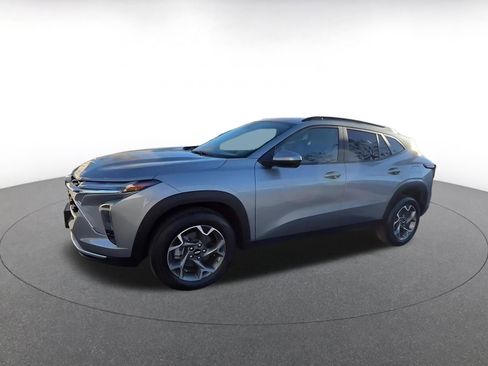 Used 2025 Chevrolet Trax LT image 8