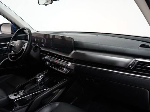 Used 2025 Kia Telluride S image 18