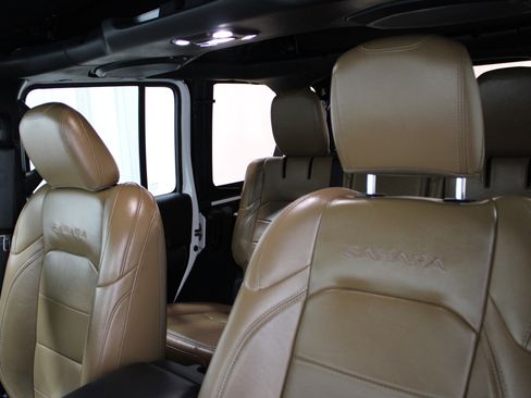 Used 2022 Jeep Wrangler Unlimited Sahara w/ Cold Weather Group image 5