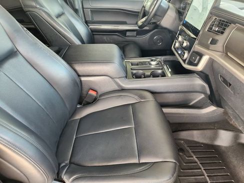 Used 2023 Ford Expedition XLT RWD image 13