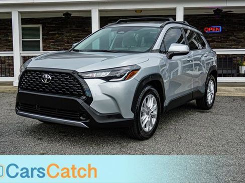 Used 2024 Toyota Corolla Cross LE FWD image 12