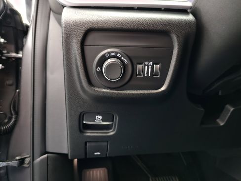 New 2025 Jeep Grand Cherokee Altitude image 37