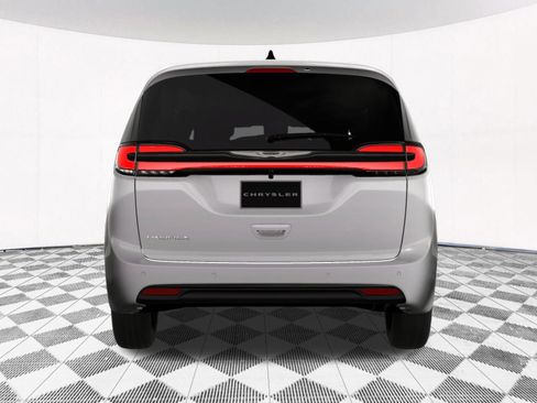 New 2026 Chrysler Pacifica Select image 15