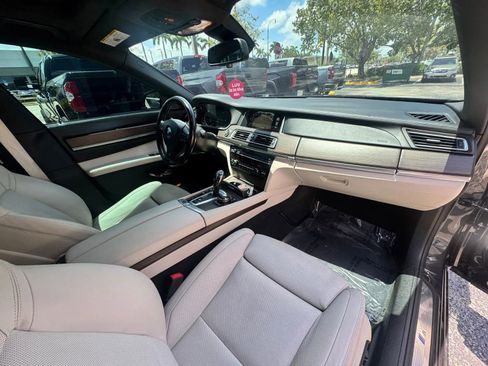 Used 2015 BMW 750i w/ M-Sport Package RWD image 14