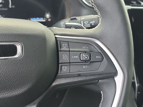Used 2024 Jeep Grand Cherokee Altitude AWD/4WD image 22