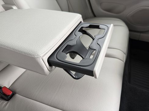 Used 2024 Volvo V60 B5 Cross Country Plus image 31