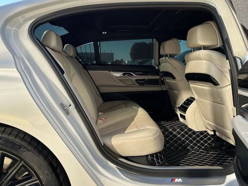 Used 2020 BMW 750i xDrive w/ Executive Package image 27