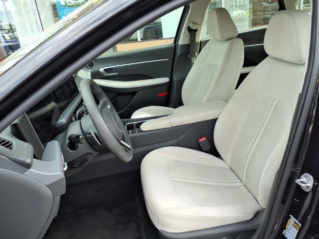 Used 2025 Hyundai Sonata SEL FWD image 5