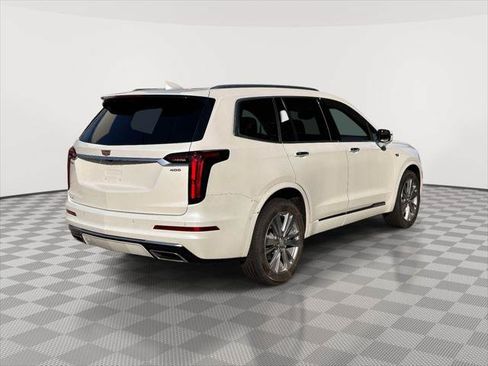 Used 2023 Cadillac XT6 Premium Luxury w/ Technology Package AWD/4WD image 3