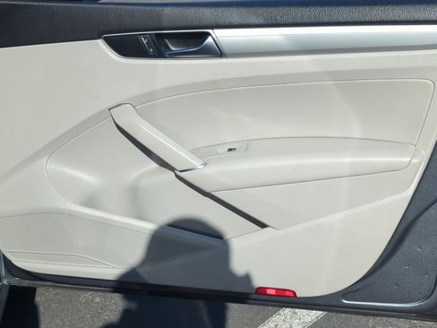 Used 2019 Volkswagen Passat 2.0T Wolfsburg image 16