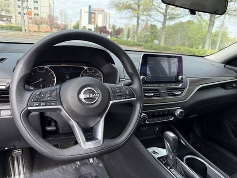 Used 2024 Nissan Altima 2.5 SV FWD image 14