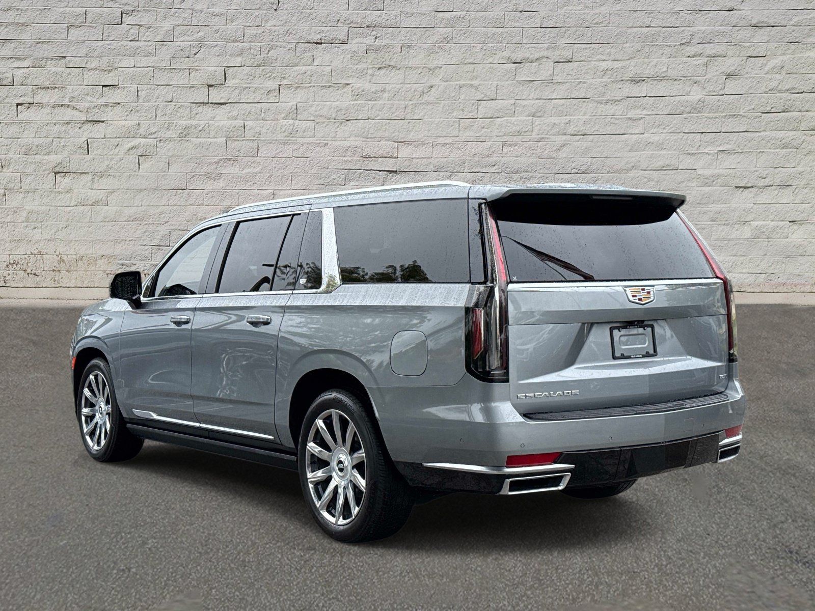 Used 2024 Cadillac Escalade ESV Premium Luxury Platinum AWD/4WD image 3