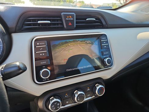 Used 2022 Nissan Versa SV image 20