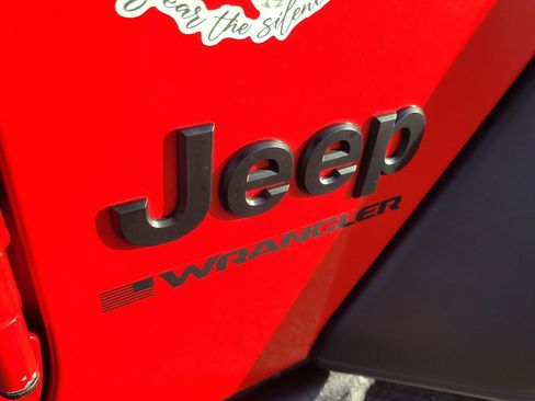 Used 2023 Jeep Wrangler Sport S image 6