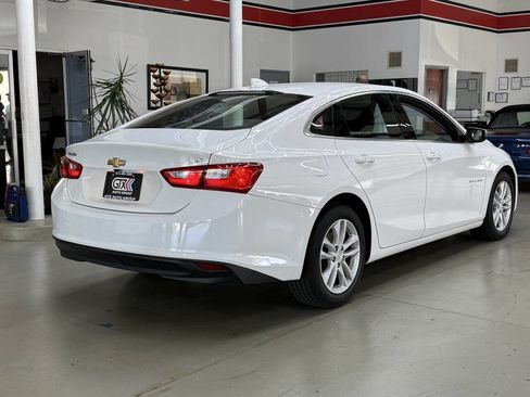 Used 2018 Chevrolet Malibu LT w/ LPO, Convenience Package 2 FWD image 4