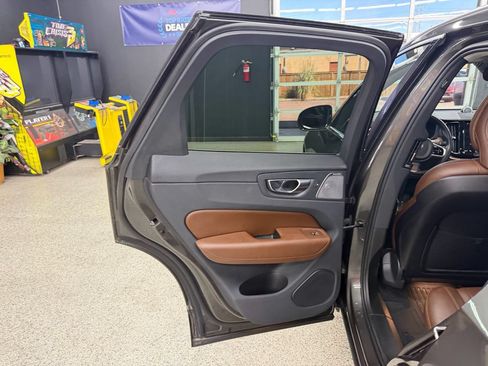 Used 2019 Volvo XC60 T6 Inscription w/ Protection Package Premier AWD/4WD image 12