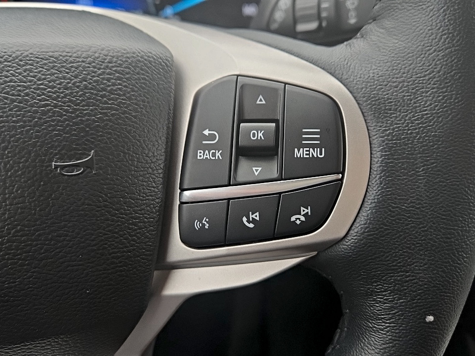 Used 2023 Ford Explorer XLT w/ Equipment Group 202A AWD/4WD image 14