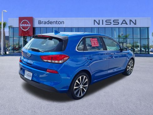 Used 2018 Hyundai Elantra GT FWD image 5