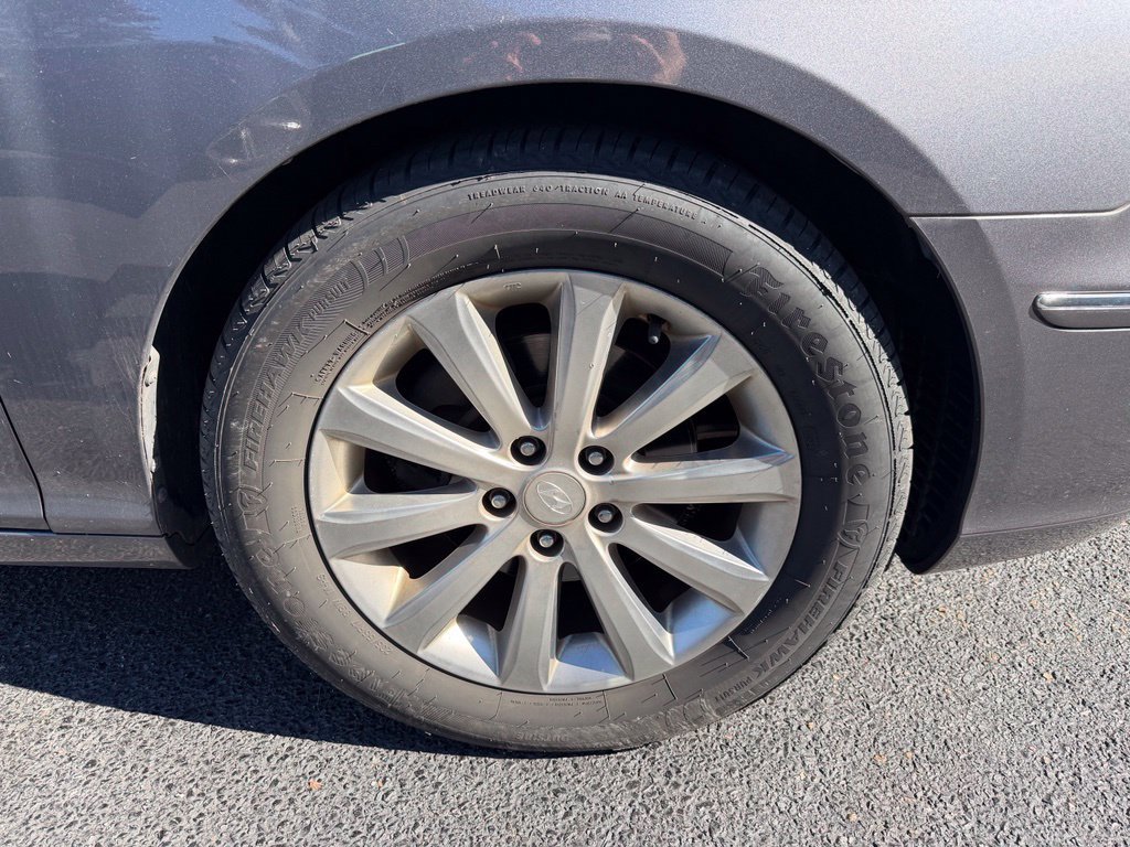 Used 2010 Hyundai Azera Limited FWD image 2