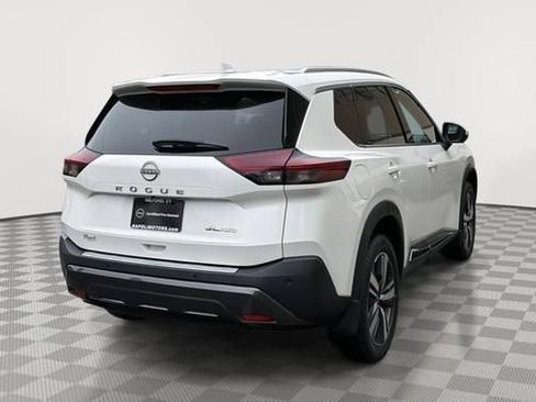 Used 2023 Nissan Rogue SL AWD/4WD image 3