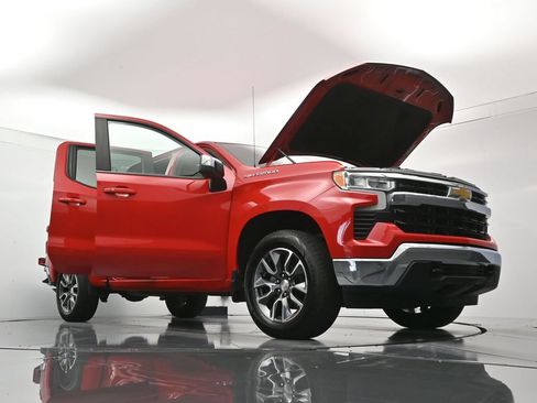 Used 2022 Chevrolet Silverado 1500 LT AWD/4WD image 50
