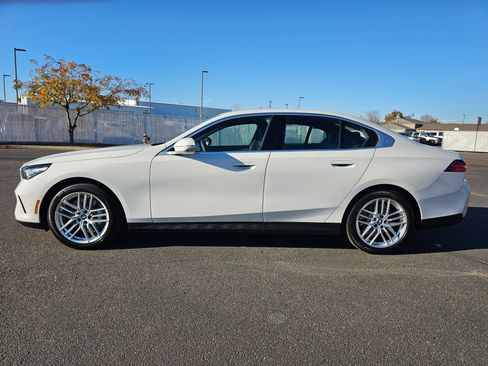 Certified 2025 BMW 530i xDrive 530i xDrive w/ Premium Package image 3