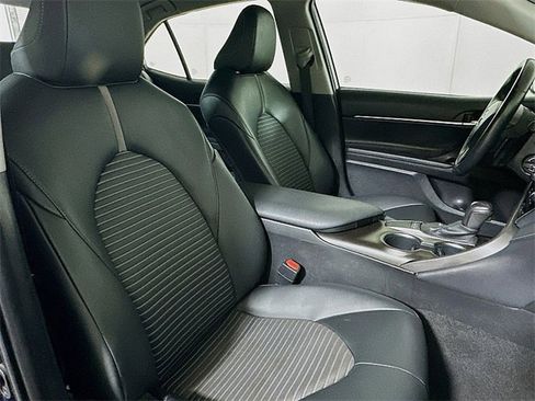 Used 2022 Toyota Camry SE image 25