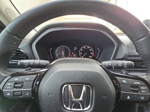 Used 2025 Honda Pilot Touring image 25