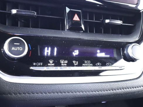 Used 2024 Toyota Corolla SE w/ SE Premium Package image 19