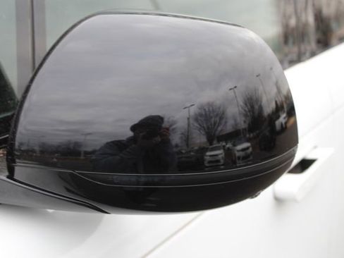 Used 2025 Land Rover Range Rover SE image 12