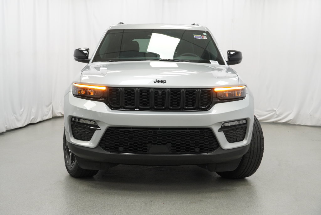 Certified 2025 Jeep Grand Cherokee Limited w/ Luxury Tech Group II AWD/4WD image 14