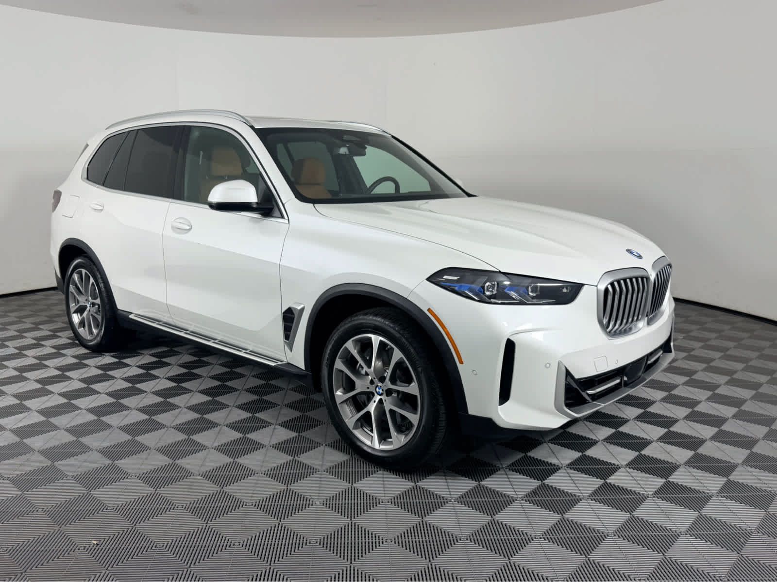 Used 2026 BMW X5 xDrive50e w/ Executive Package AWD/4WD image 1