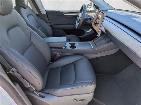 Used 2023 Tesla Model Y Long Range image 19