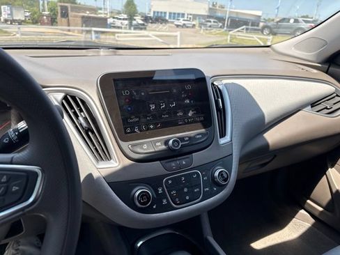 Used 2025 Chevrolet Malibu LT FWD image 9