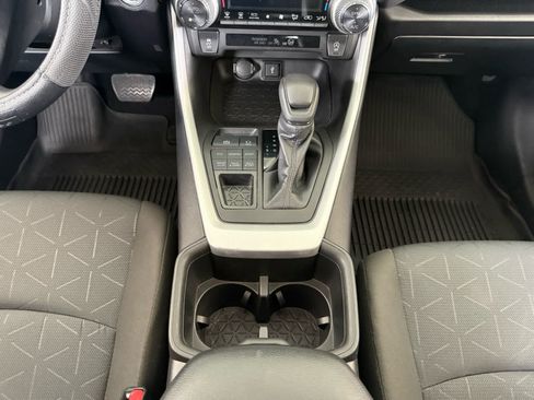 Used 2022 Toyota RAV4 XLE AWD/4WD image 10
