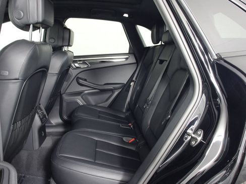 Certified 2026 Porsche Macan AWD/4WD image 33