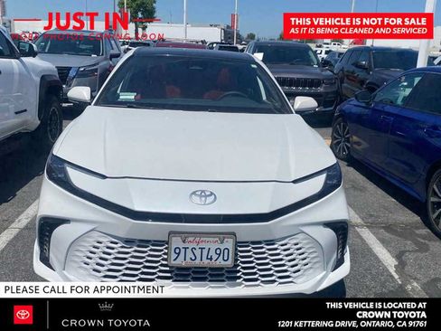 Used 2025 Toyota Camry XSE FWD image 2