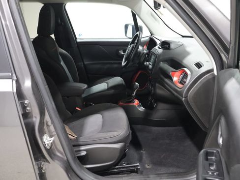 Used 2017 Jeep Renegade Trailhawk w/ Popular Equipment Group AWD/4WD image 21