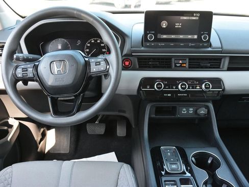 Used 2023 Honda Pilot LX image 14