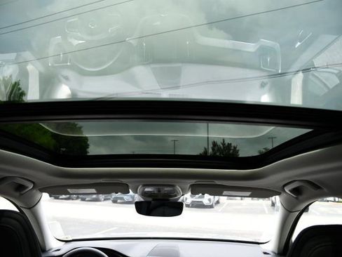 Certified 2025 Volvo XC60 B5 Plus AWD/4WD image 22