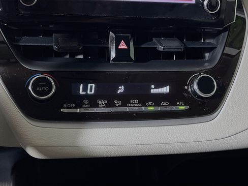 Used 2020 Toyota Corolla LE image 24