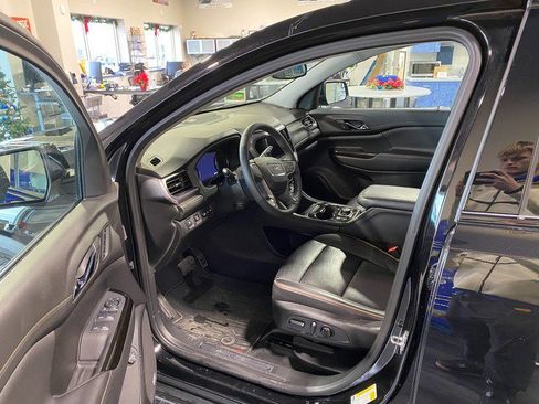 Used 2022 GMC Acadia AT4 w/ Technology Package image 11