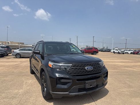 Used 2022 Ford Explorer XLT RWD image 3