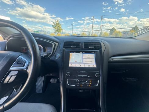 Used 2019 Ford Fusion SE w/ Equipment Group 151A FWD image 14