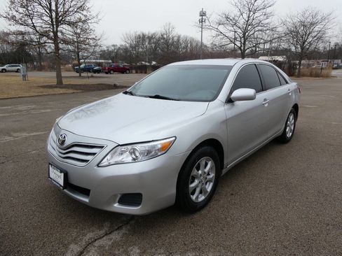 Used 2011 Toyota Camry LE w/ LE Extra-Value Pkg FWD image 1