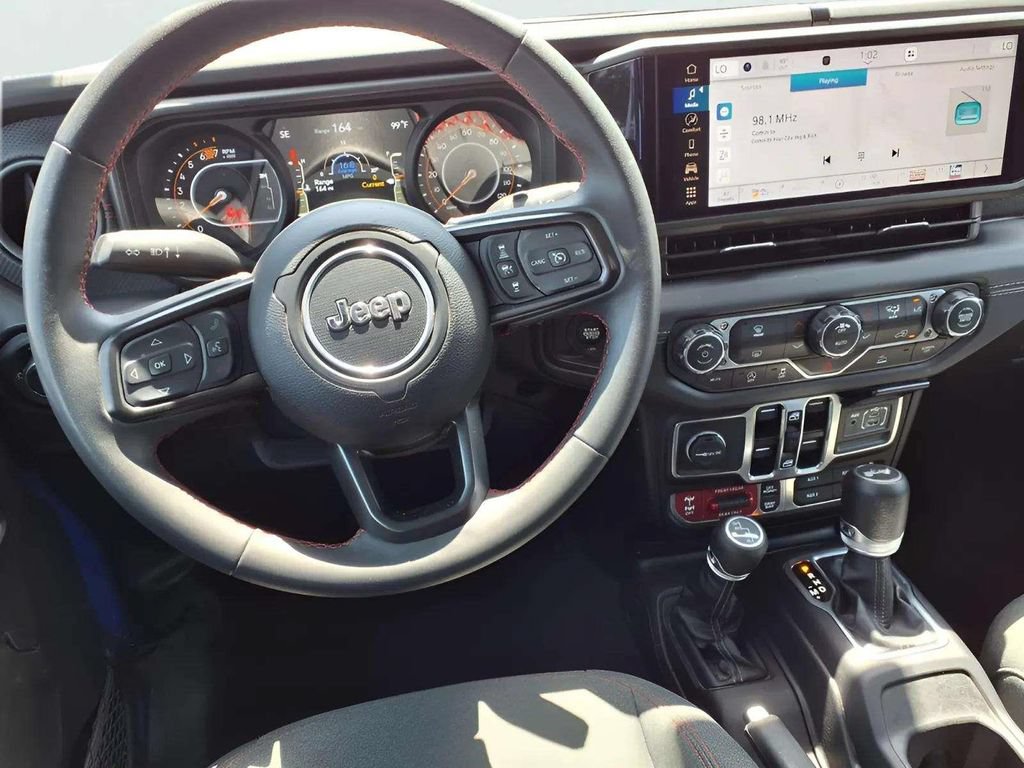 Used 2025 Jeep Wrangler Unlimited Rubicon AWD/4WD image 11